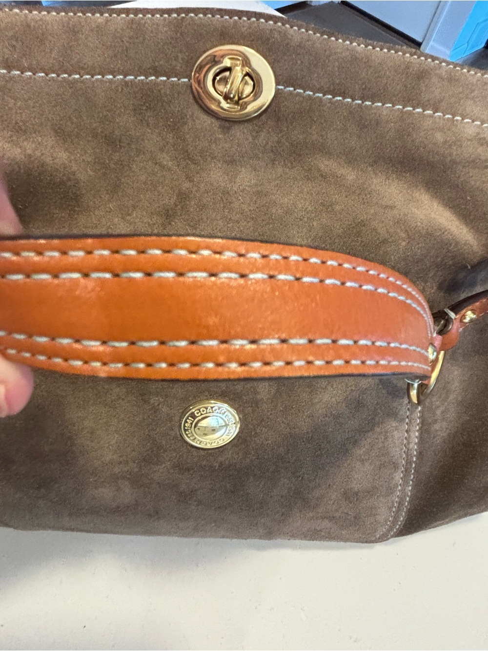 Vintage Coach Brown/taupe Suede Shoulder Bag F06S 9236 with Gold hardware - Picture 6 of 8